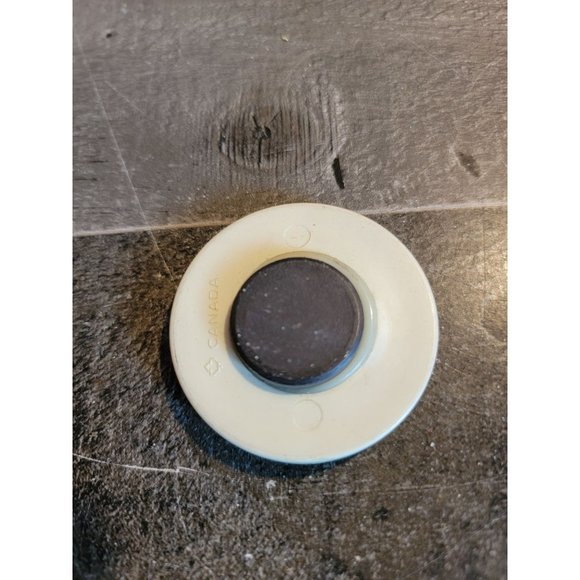 Canada‎ Bass fish river magnet - Picture 3 of 3